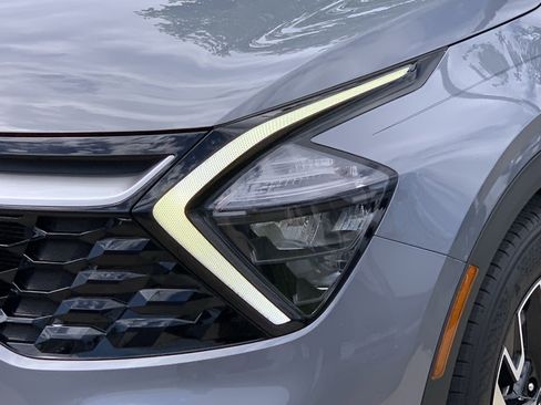 Used 2023 Kia Sportage EX image 6