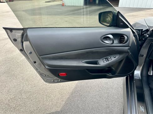 Used 2024 Nissan Z Performance w/ Floor Mat Package RWD image 9
