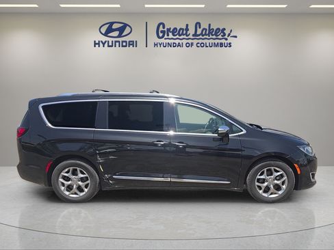 Used 2018 Chrysler Pacifica Limited FWD image 6