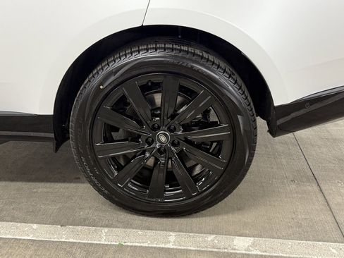 New 2025 Land Rover Range Rover SE image 8