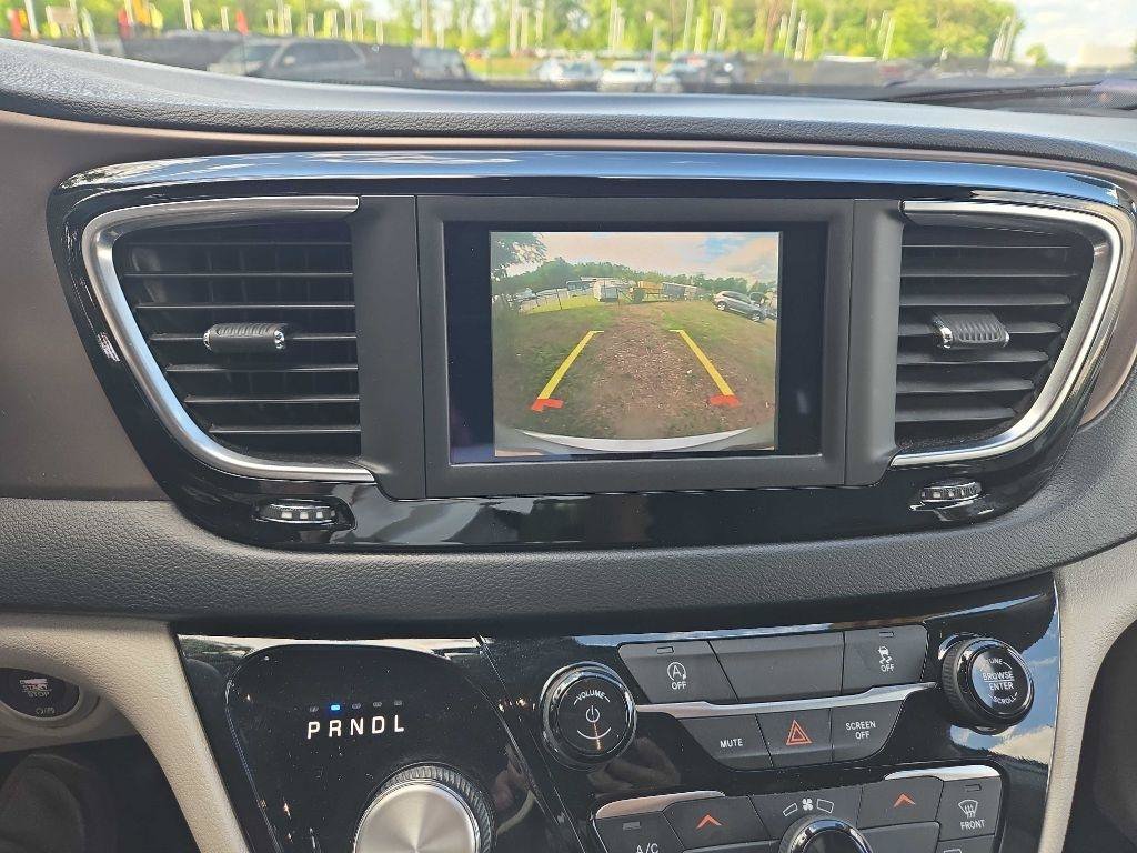 Used 2020 Chrysler Voyager Lxi FWD image 21
