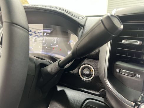 Used 2025 RAM 2500 Laramie AWD/4WD image 20
