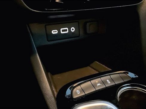 Used 2022 Buick Encore GX Preferred w/ Cold Weather Comfort Package FWD image 16