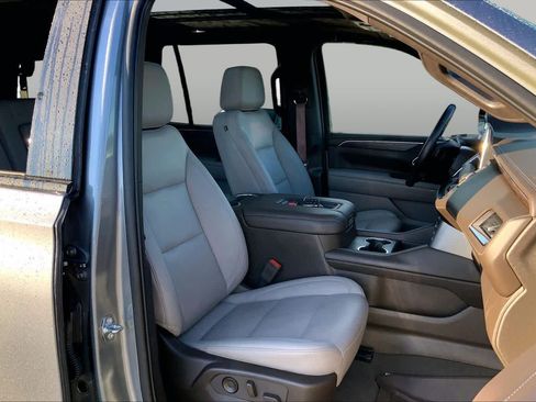 Used 2022 Chevrolet Tahoe Z71 w/ Z71 Off-Road Package AWD/4WD image 9