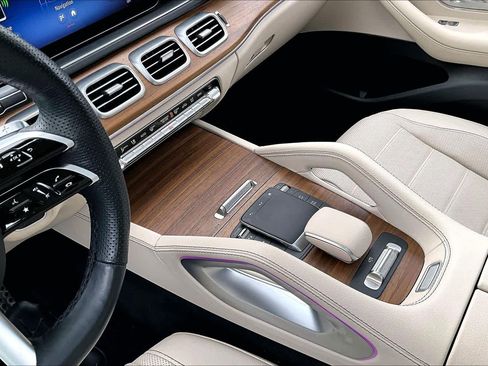 Used 2024 Mercedes-Benz GLS 450 4MATIC image 17