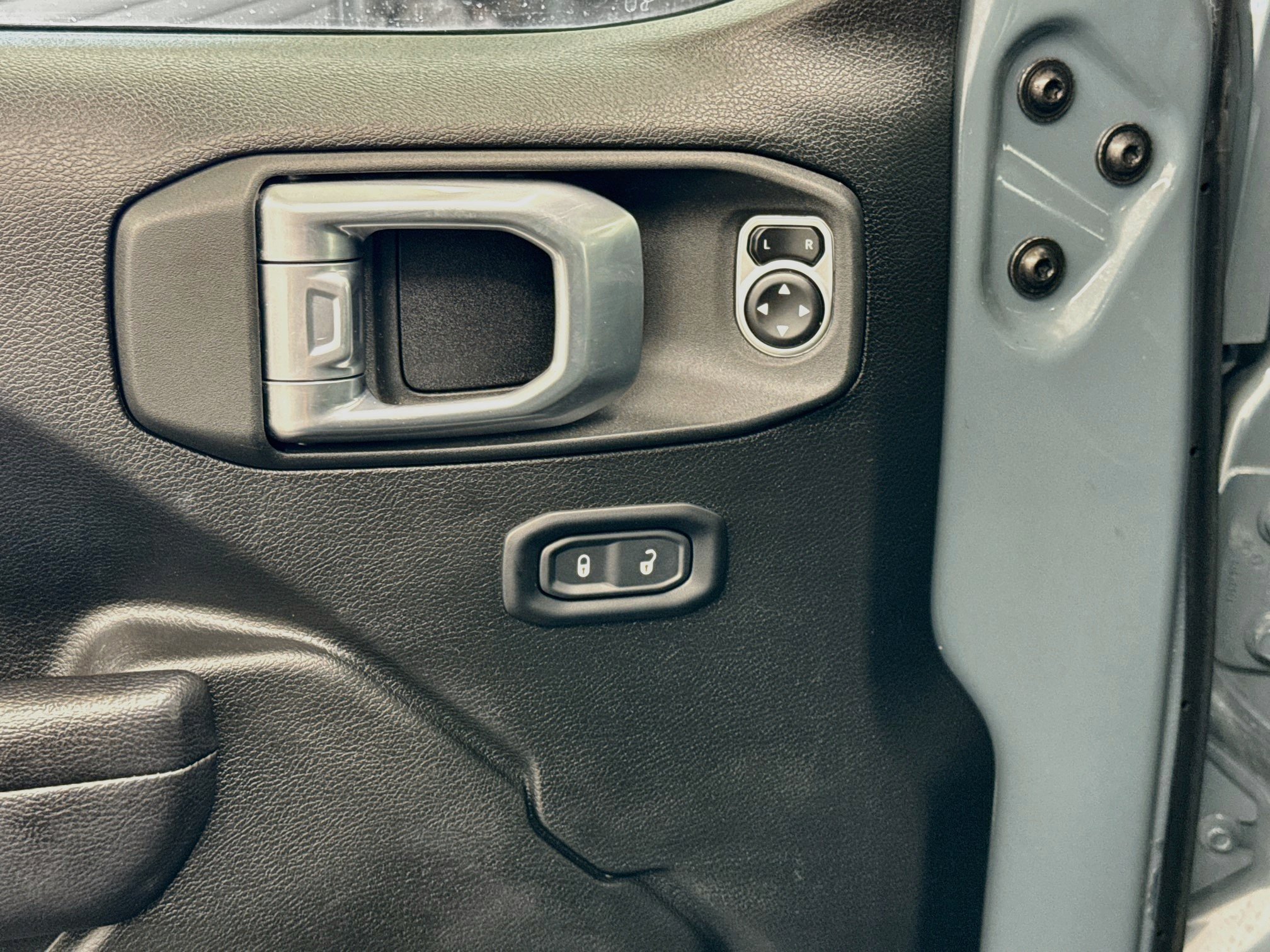 Used 2024 Jeep Wrangler Unlimited AWD/4WD image 15