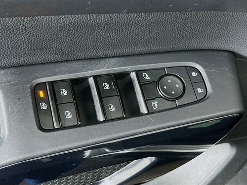 Used 2024 Nissan Pathfinder SV image 15