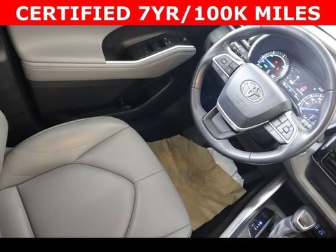 Used 2022 Toyota Highlander XLE image 21