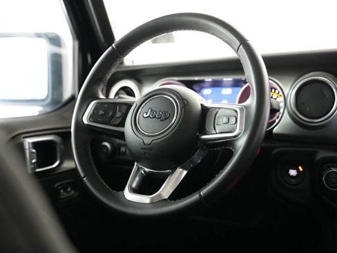 Used 2019 Jeep Wrangler Unlimited Sahara w/ Uconnect 4C Nav & Sound Group AWD/4WD image 9