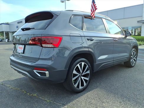 Certified 2023 Volkswagen Taos SE image 6