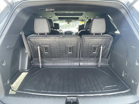 Used 2023 Chevrolet Traverse RS w/ LPO, Floor Liner Package AWD/4WD image 11