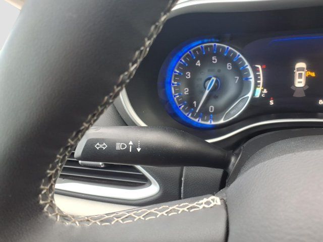 Used 2024 Chrysler Pacifica Touring-L FWD image 26