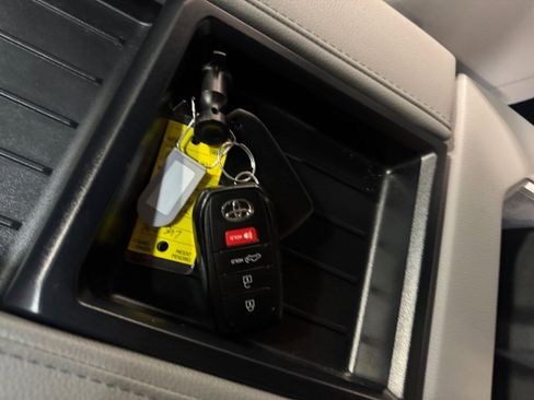 Used 2025 Toyota Tundra Limited image 27