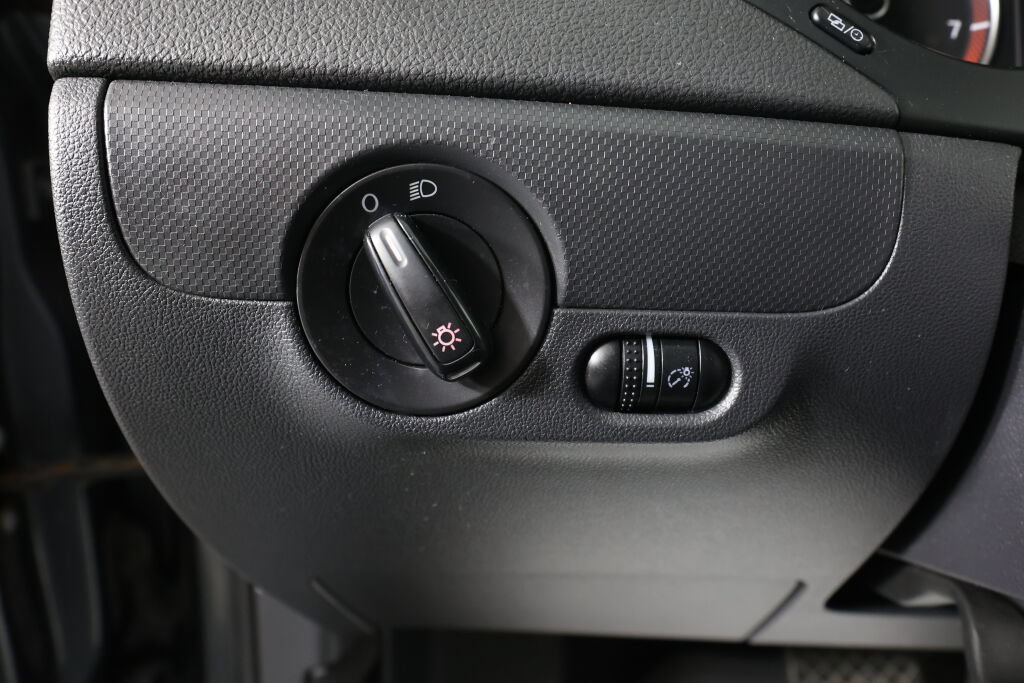 Used 2014 Volkswagen Jetta SE FWD image 32