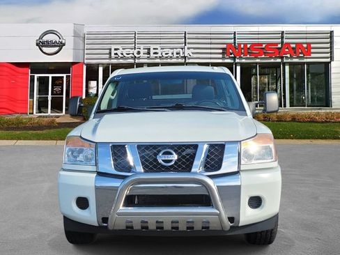Used 2014 Nissan Titan 4x4 Crew Cab image 2