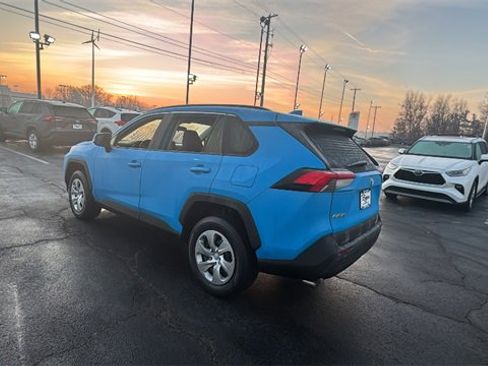 Used 2019 Toyota RAV4 LE image 7