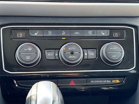 Used 2021 Volkswagen Atlas SEL Premium image 17