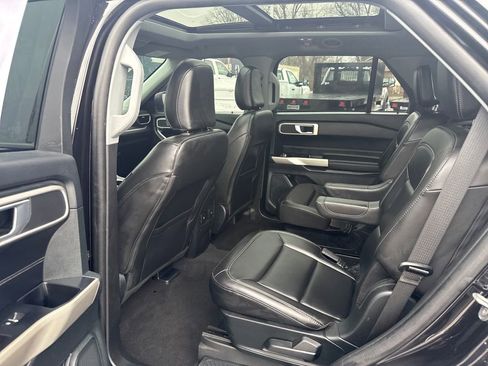 Used 2023 Ford Explorer XLT w/ Equipment Group 202A AWD/4WD image 16