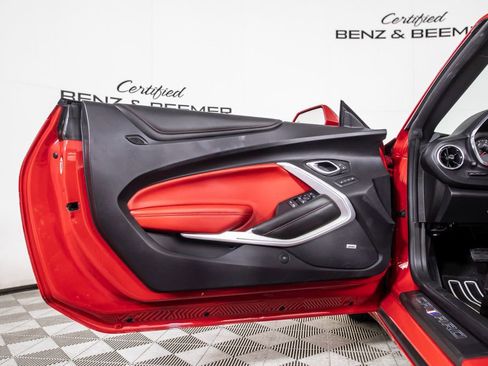 Used 2016 Chevrolet Camaro SS RWD image 21