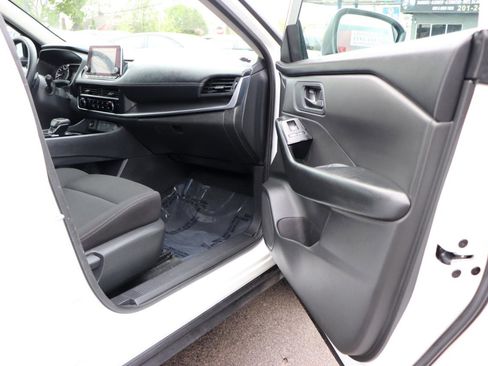 Used 2024 Nissan Rogue S FWD image 15