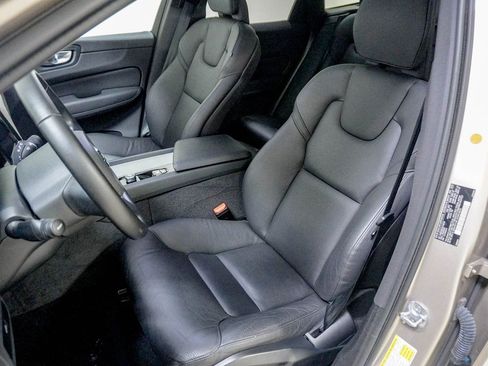 Used 2025 Volvo XC60 B5 Plus image 18