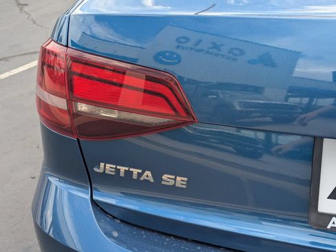 Used 2017 Volkswagen Jetta SE FWD image 5