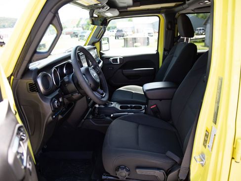 Used 2023 Jeep Wrangler Unlimited w/ Sun & Screen Package AWD/4WD image 20
