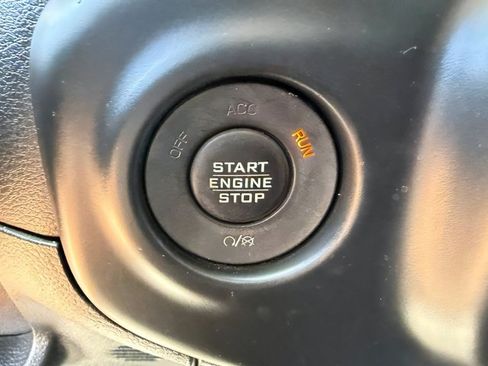 Used 2018 Jeep Wrangler Unlimited Sahara AWD/4WD image 29