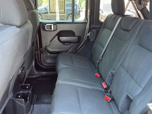 Used 2022 Jeep Wrangler Unlimited Sport AWD/4WD image 31