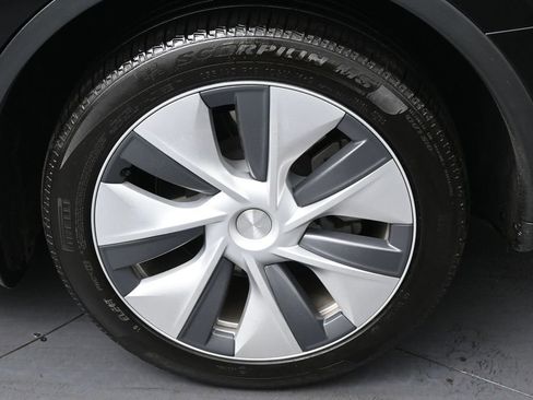 Used 2024 Tesla Model Y Long Range AWD/4WD image 35