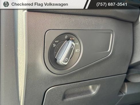 Used 2022 Volkswagen Tiguan SEL R-Line AWD/4WD image 18