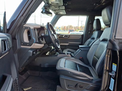 Used 2023 Ford Bronco Wildtrak image 13