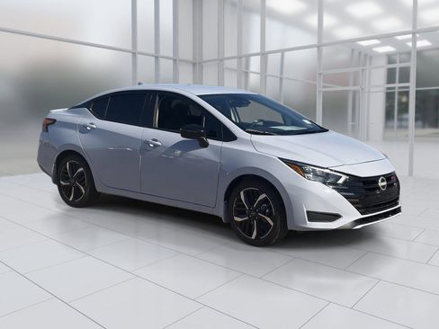 New 2025 Nissan Versa SR w/ Trunk Package image 8