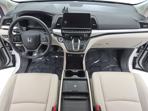 Certified 2026 Honda Odyssey EX-L image 9