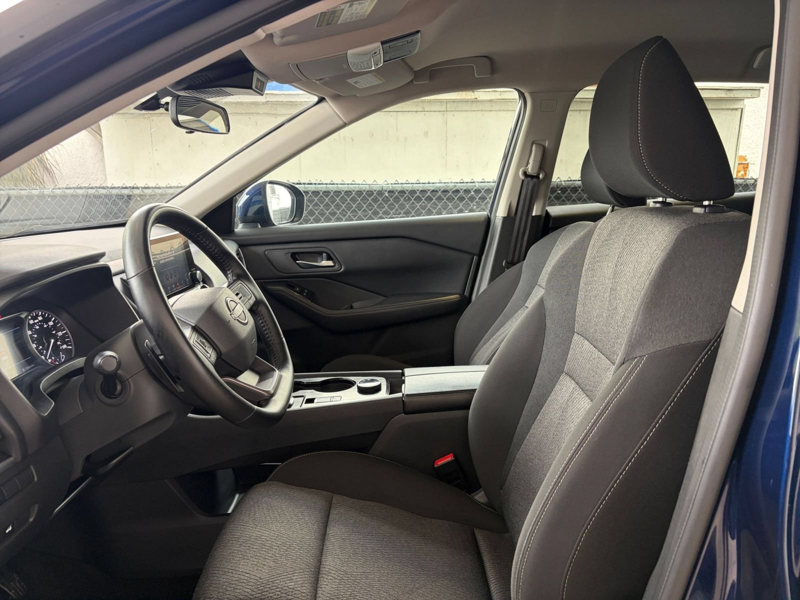 Used 2025 Nissan Rogue SV AWD/4WD image 27