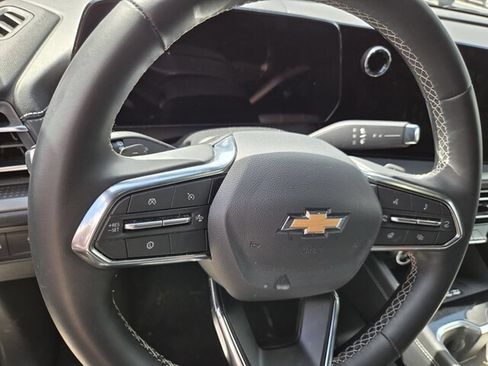 Used 2026 Chevrolet Traverse LT FWD image 7