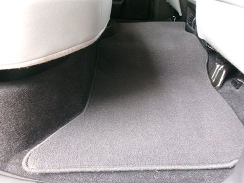 Used 2017 RAM 1500 Express RWD image 32