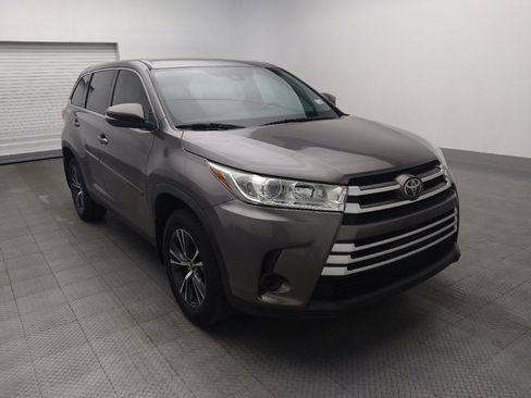 Used 2019 Toyota Highlander LE FWD image 13