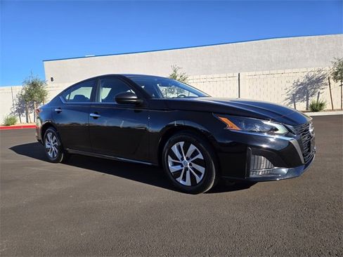 Used 2025 Nissan Altima 2.5 S image 2