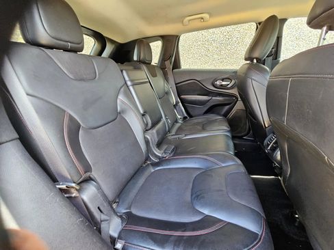 Used 2015 Jeep Cherokee Trailhawk image 12