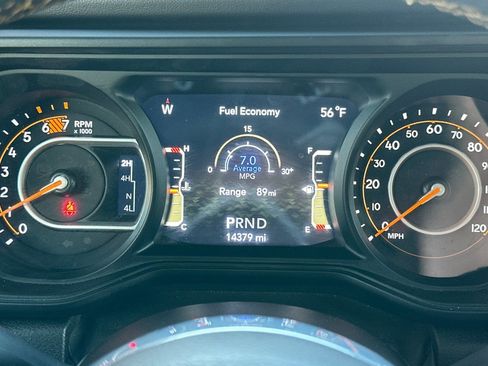 Used 2025 Jeep Wrangler Sahara image 24