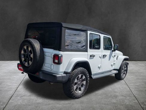 Used 2018 Jeep Wrangler Unlimited Sahara AWD/4WD image 5