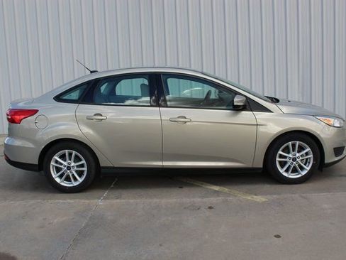 Used 2016 Ford Focus SE image 3