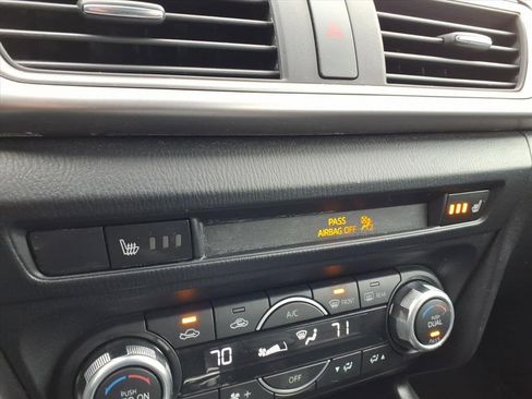 Used 2018 MAZDA MAZDA3 Touring image 16