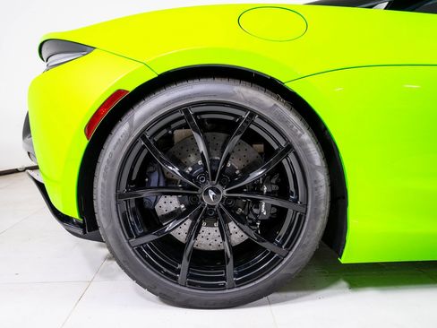 Used 2024 McLaren Artura image 15