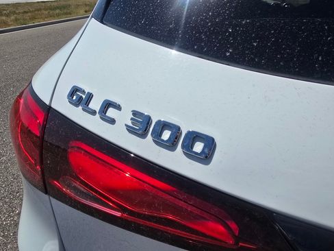 Used 2024 Mercedes-Benz GLC 300 4MATIC image 10