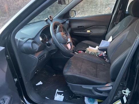 Used 2020 Nissan Kicks S image 17