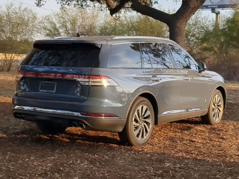 New 2026 Lincoln Aviator Premiere image 3