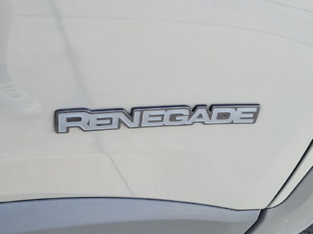 Used 2023 Jeep Renegade Latitude AWD/4WD image 5