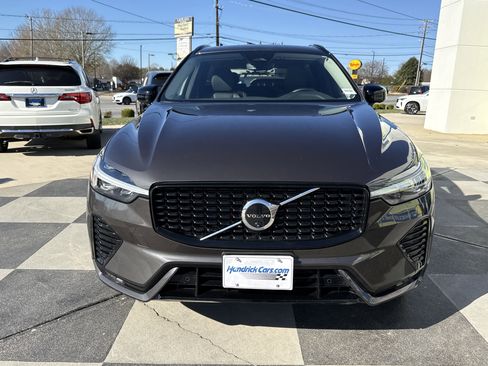 Used 2025 Volvo XC60 B5 Plus image 3